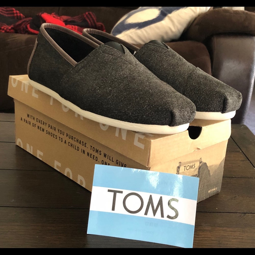 *BRAND NEW* Men’s Charcoal Herringbone TOMS